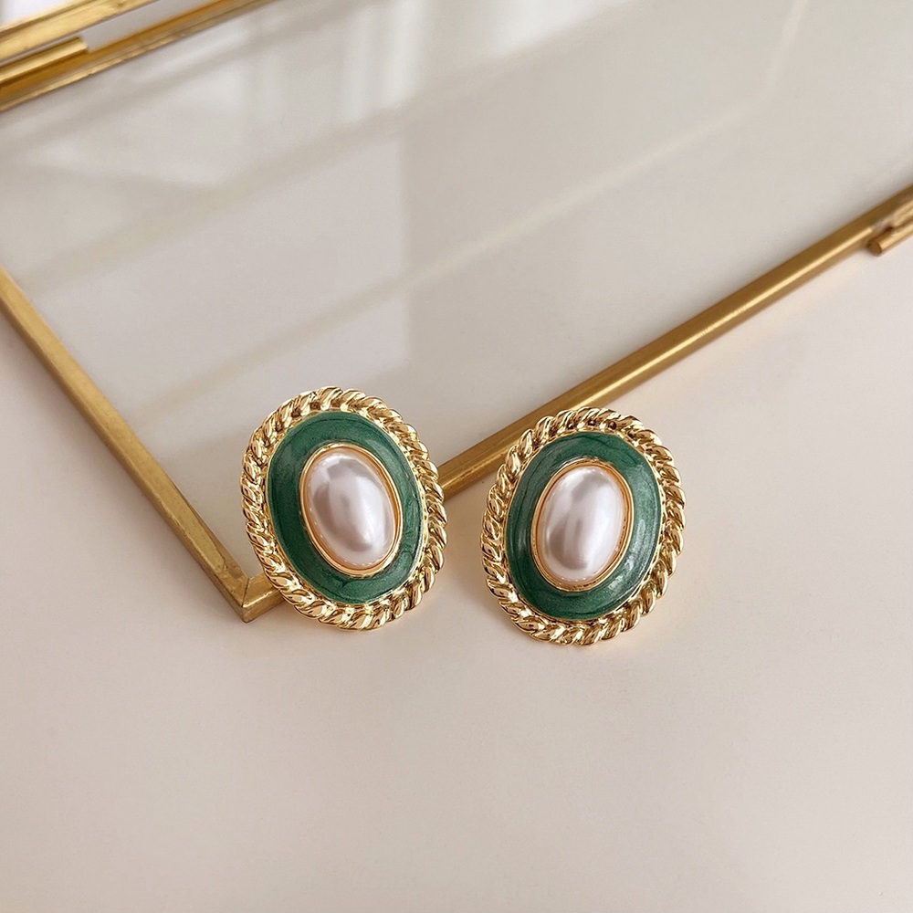 Vintage Antique Style Earrings With Silver Needle